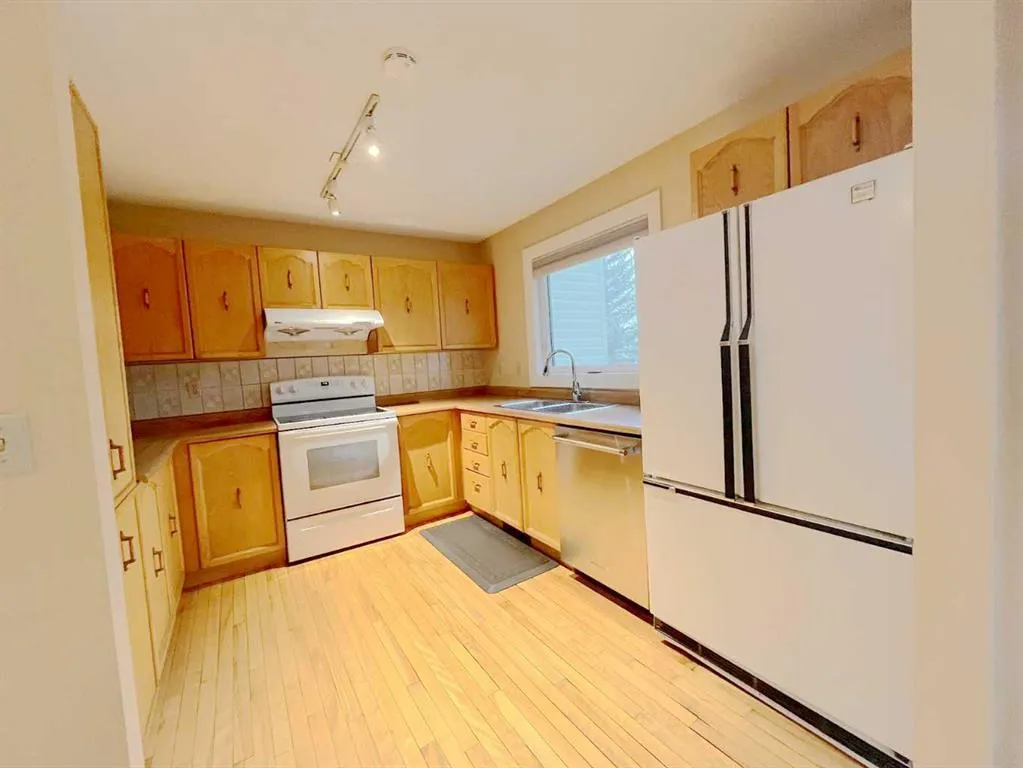33 Millrise Lane SW