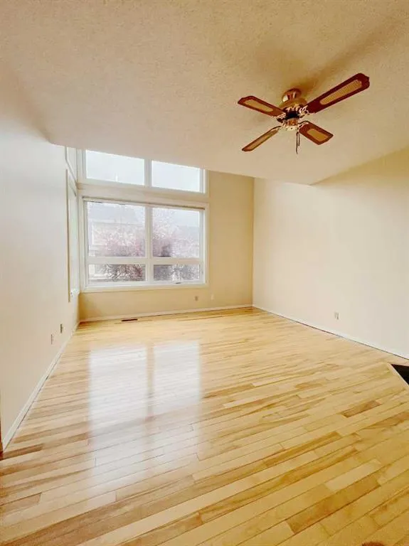 33 Millrise Lane SW