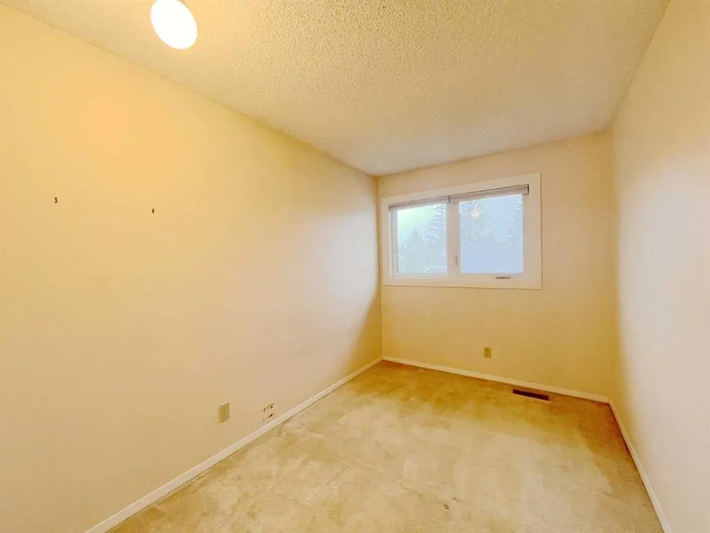 33 Millrise Lane SW