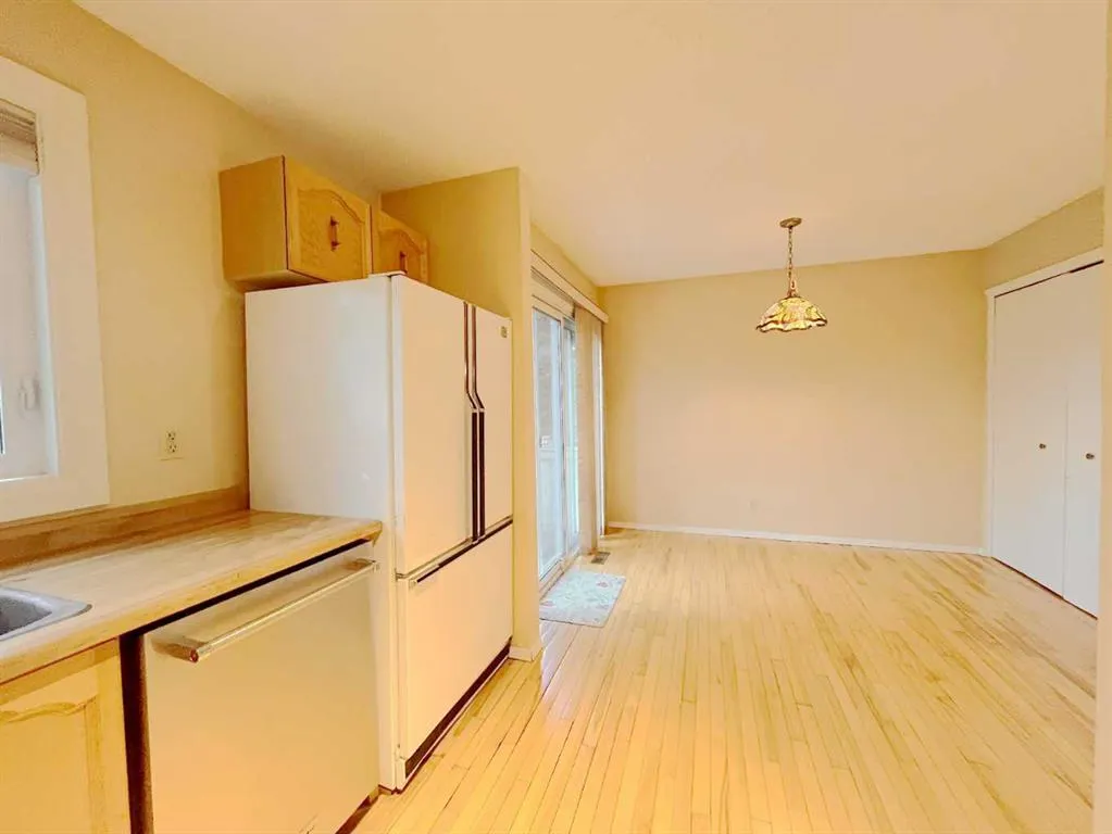 33 Millrise Lane SW