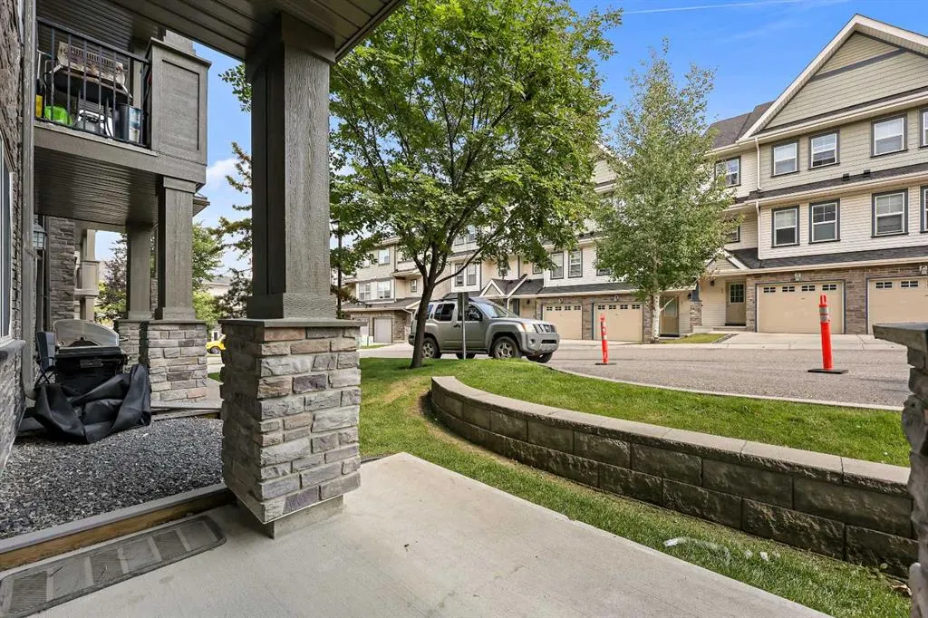 48 Panatella Road NW, #102