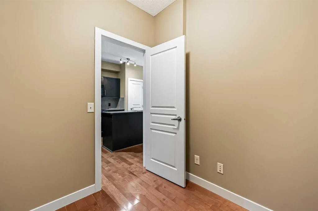 48 Panatella Road NW, #102