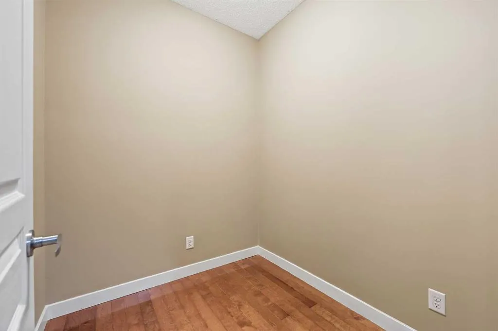 48 Panatella Road NW, #102