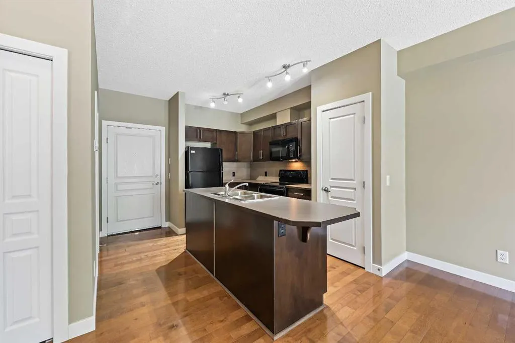 48 Panatella Road NW, #102