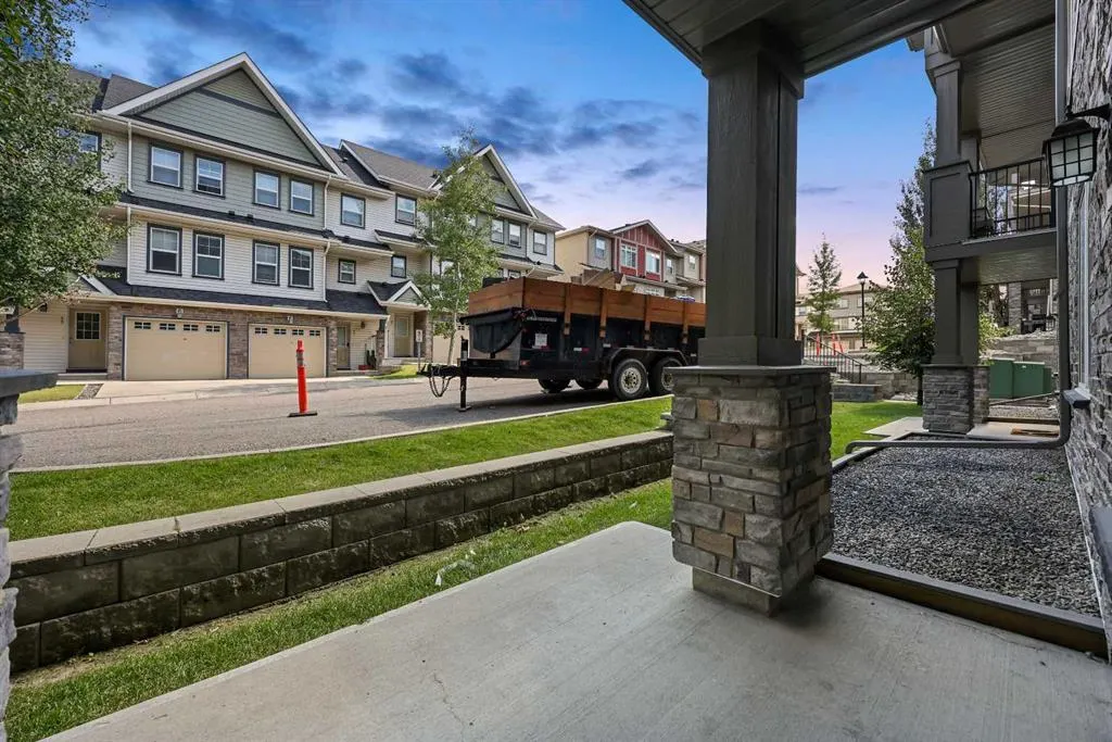 48 Panatella Road NW, #102