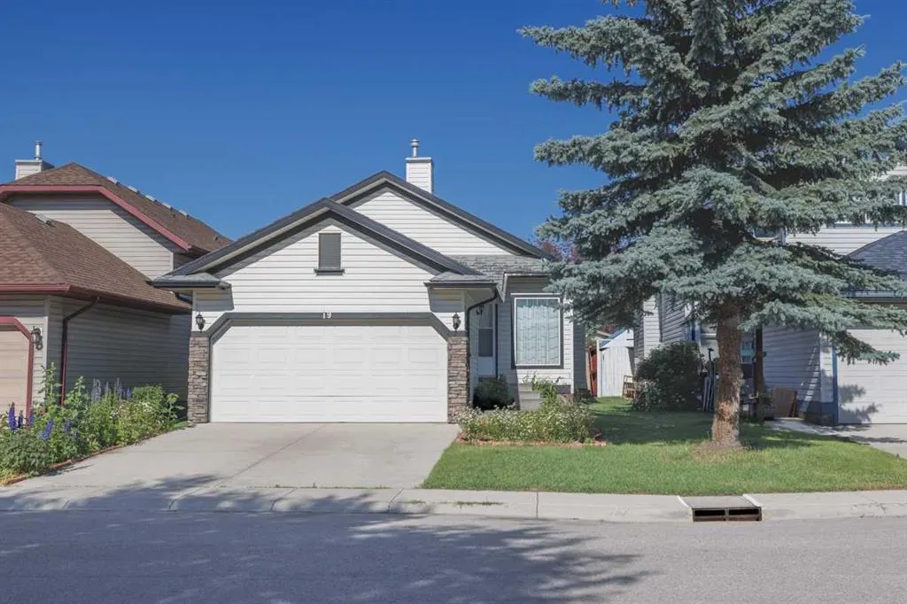 19 Erin Grove SE