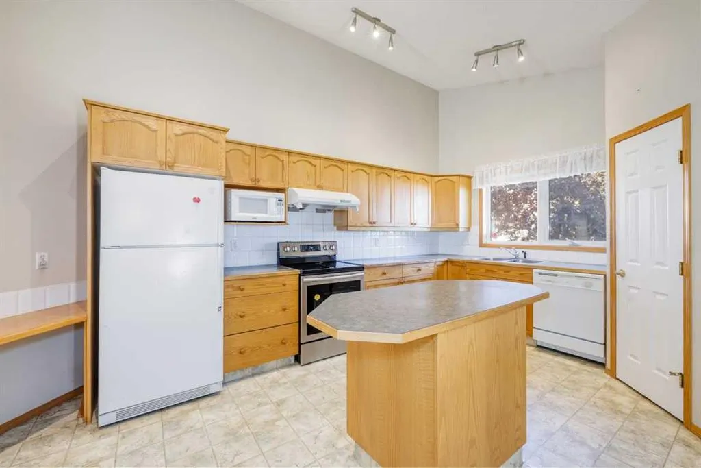 19 Erin Grove SE