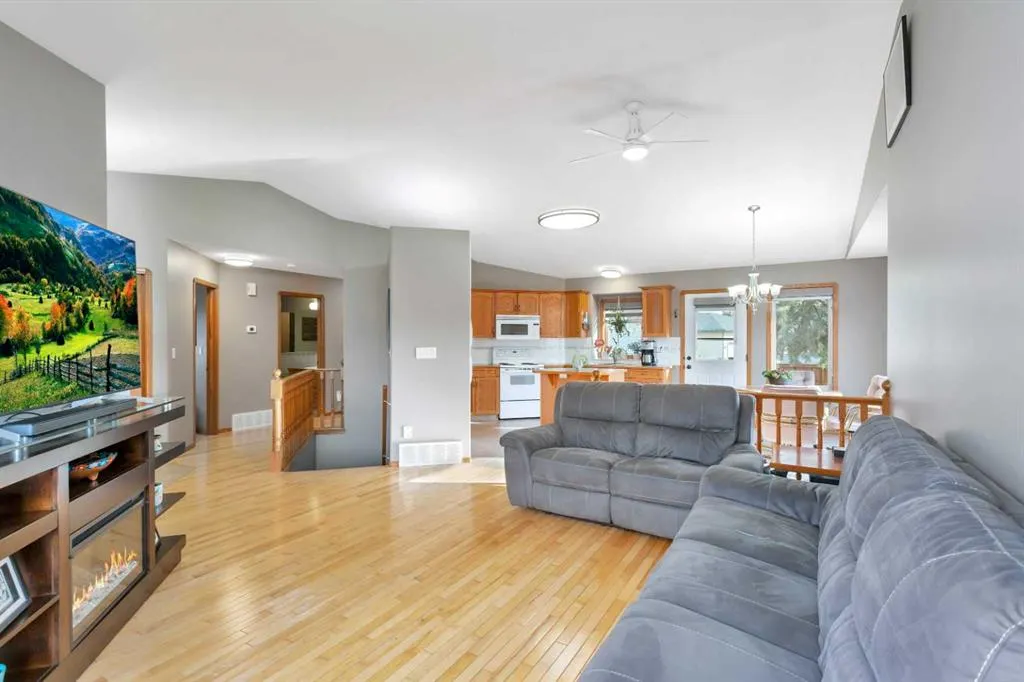 77 Kingston Drive
