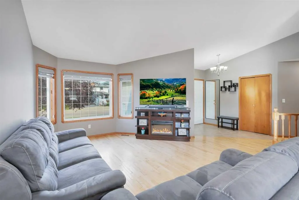 77 Kingston Drive