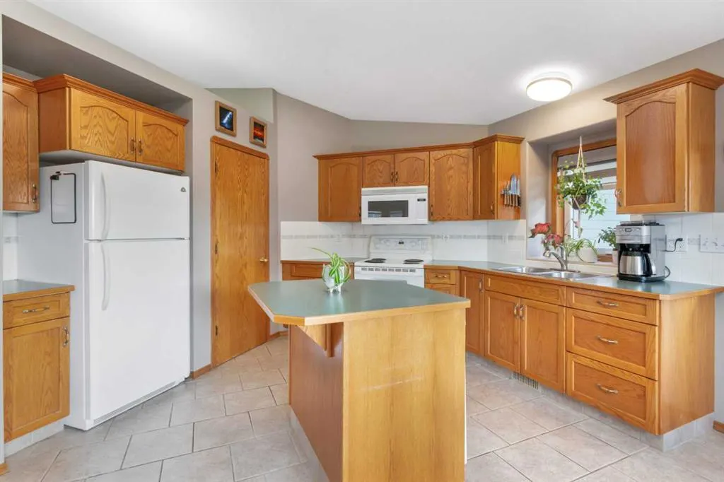 77 Kingston Drive