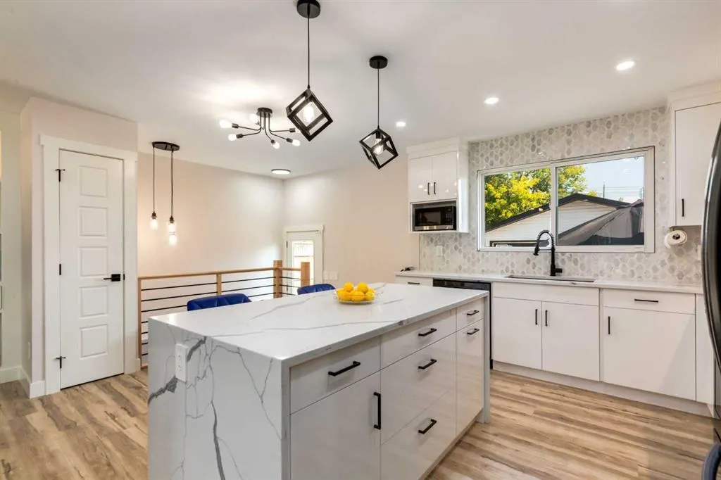 392 Cantrell Drive SW