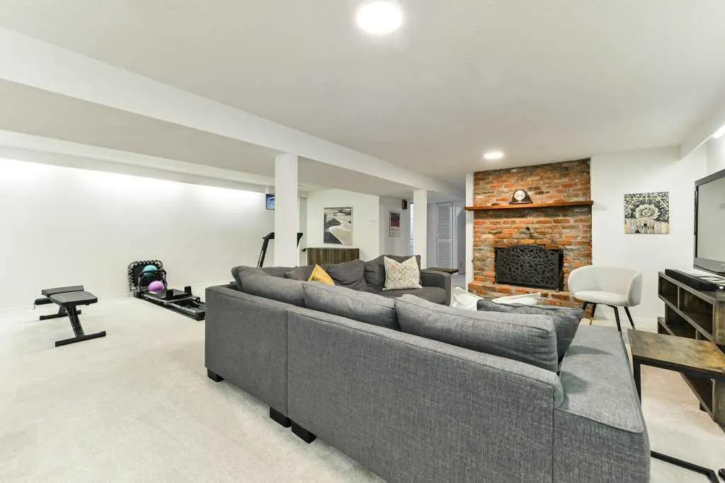 2256 Longridge Drive SW