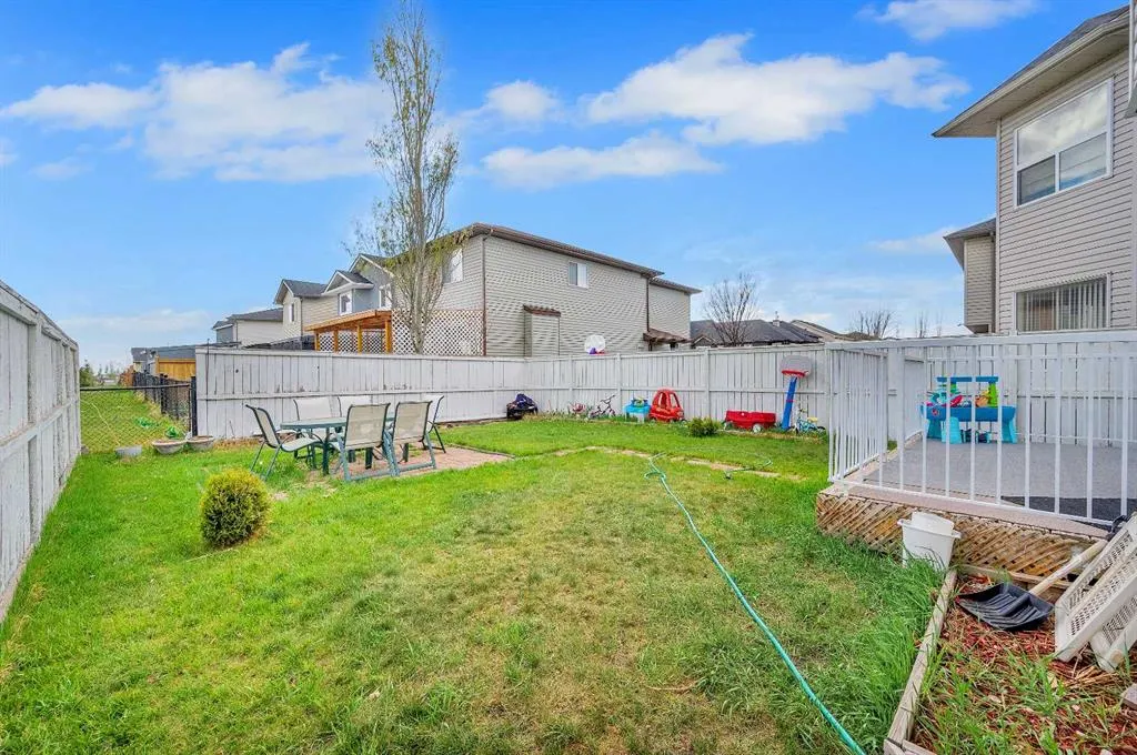 143 Taralake Way NE