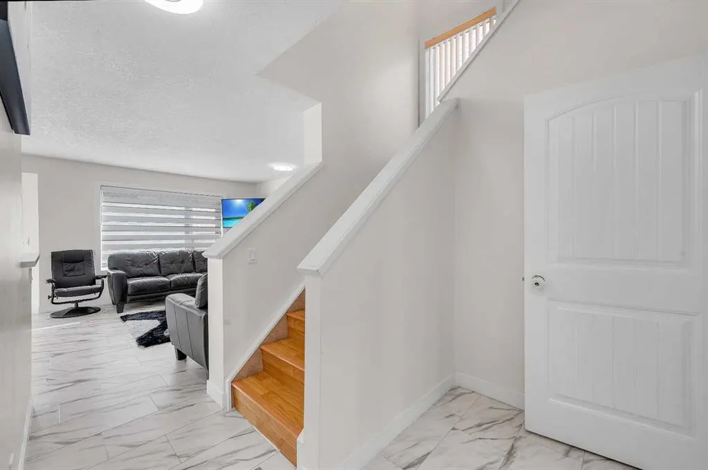 143 Taralake Way NE