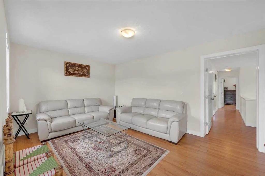 143 Taralake Way NE
