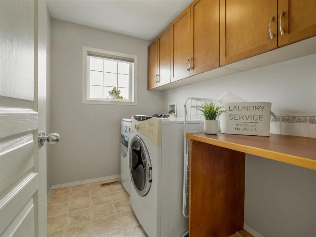 347 Squamish Court W