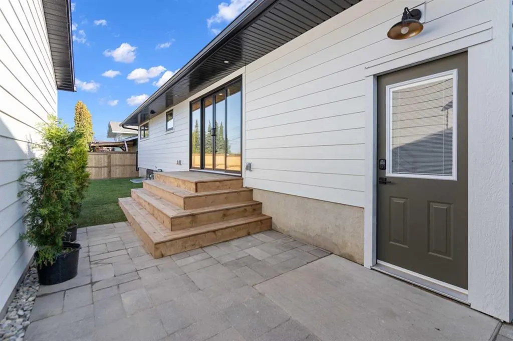 1275 Lake Sundance Crescent SE