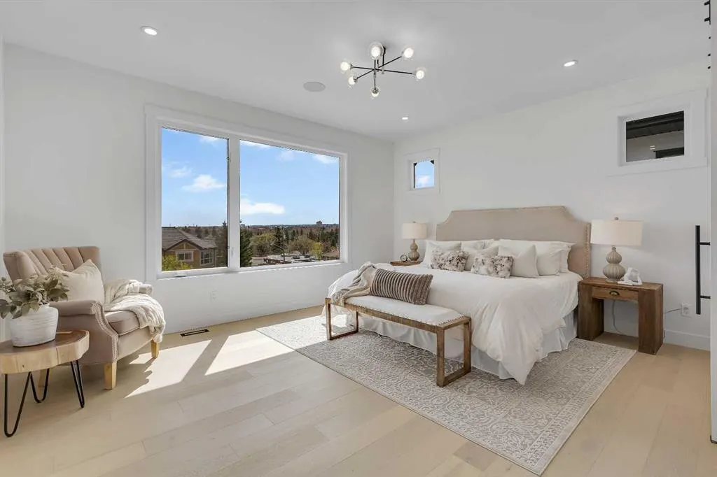 42 Collingwood Place NW