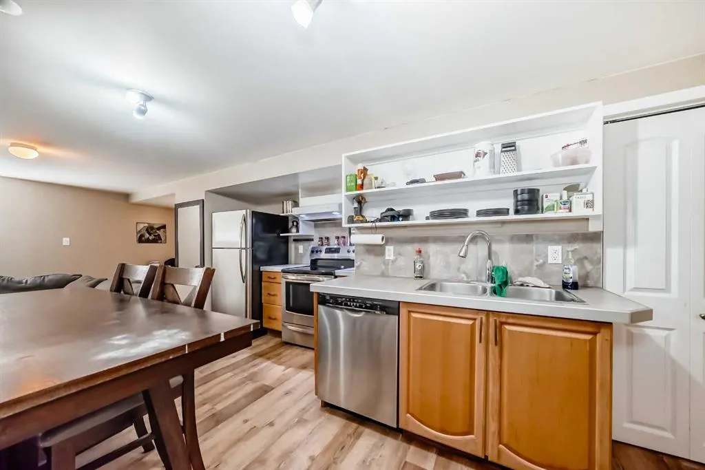 1611 Radisson Drive SE