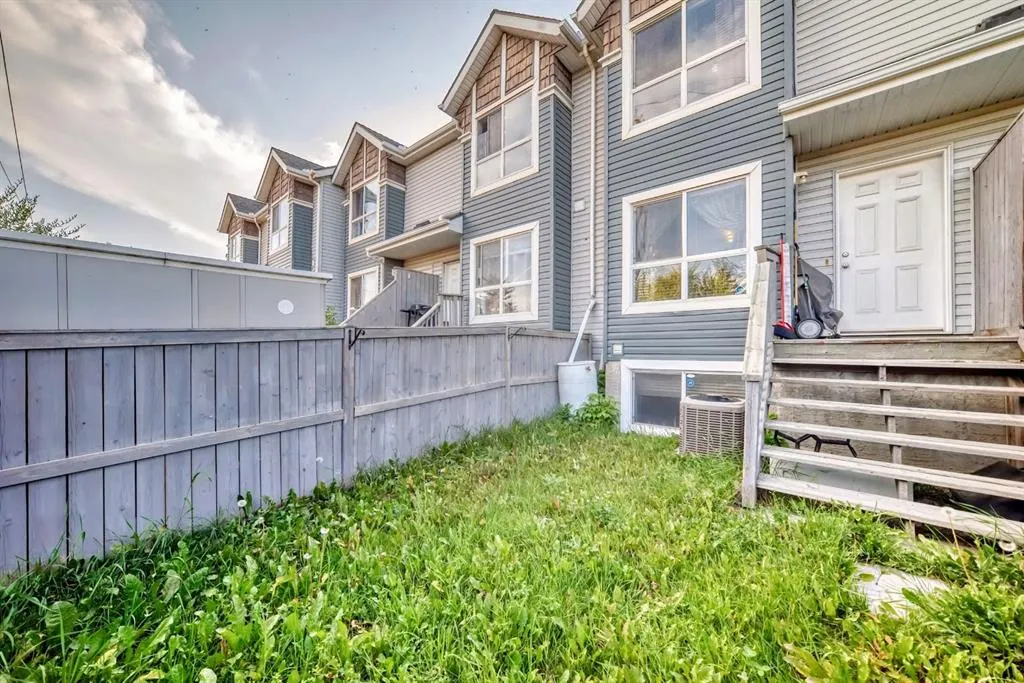 70 Erin Woods Court SE