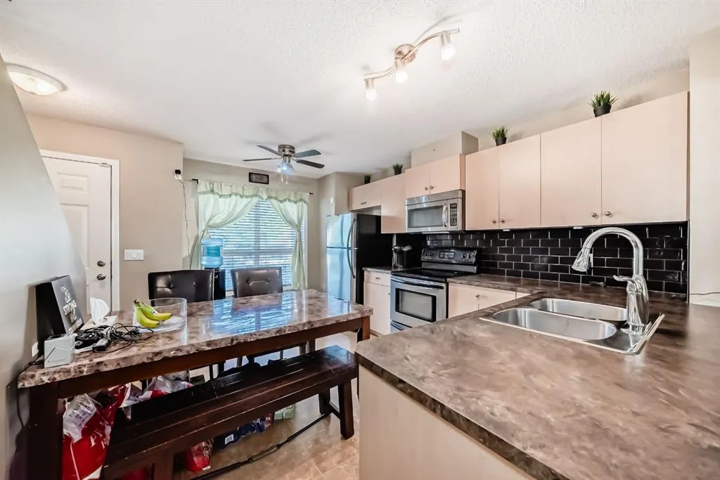 70 Erin Woods Court SE