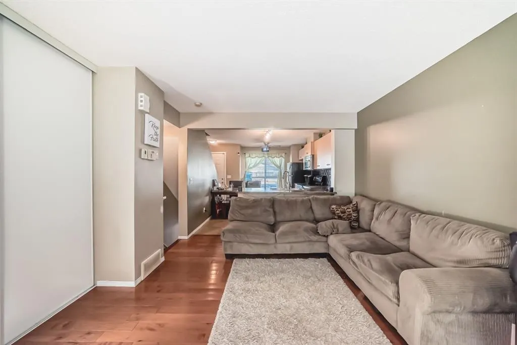 70 Erin Woods Court SE