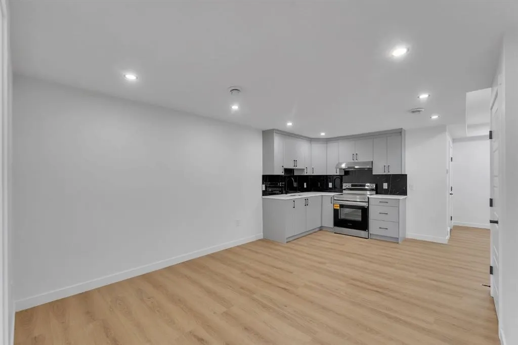 67 Corner Glen Gardens NE