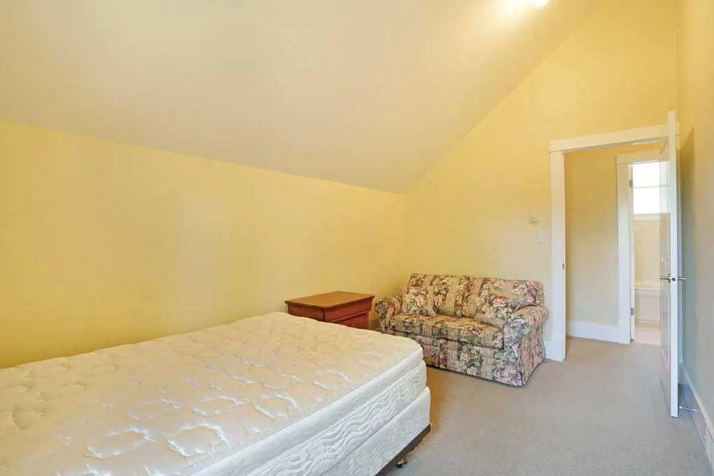 1024 Cassils Road W
