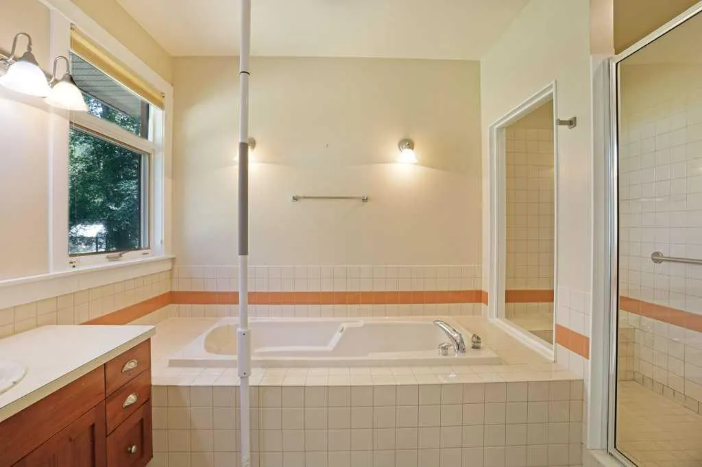 1024 Cassils Road W