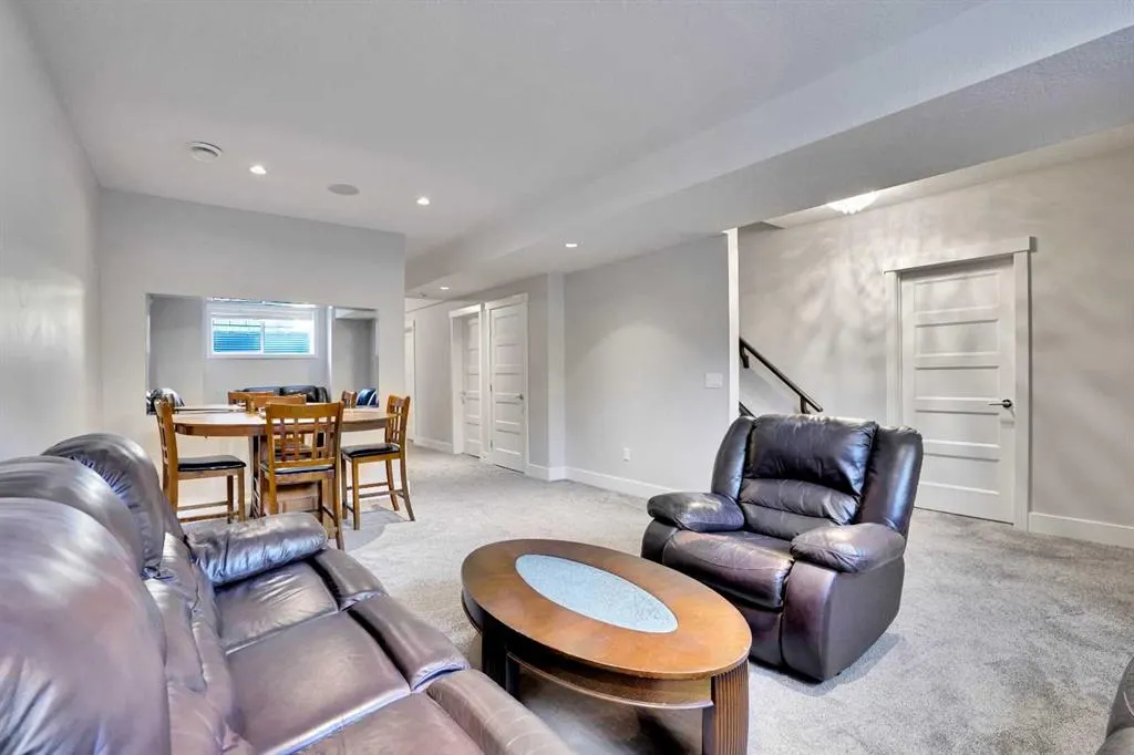 172 Kinniburgh Way Chestermere