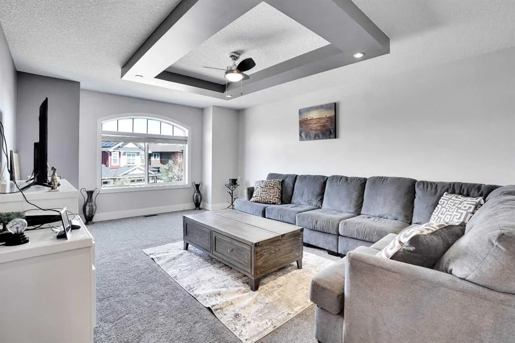 172 Kinniburgh Way Chestermere