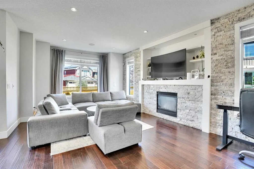 172 Kinniburgh Way Chestermere