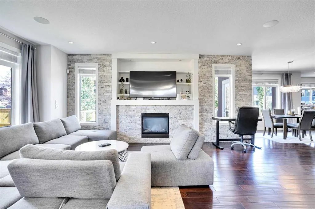172 Kinniburgh Way Chestermere