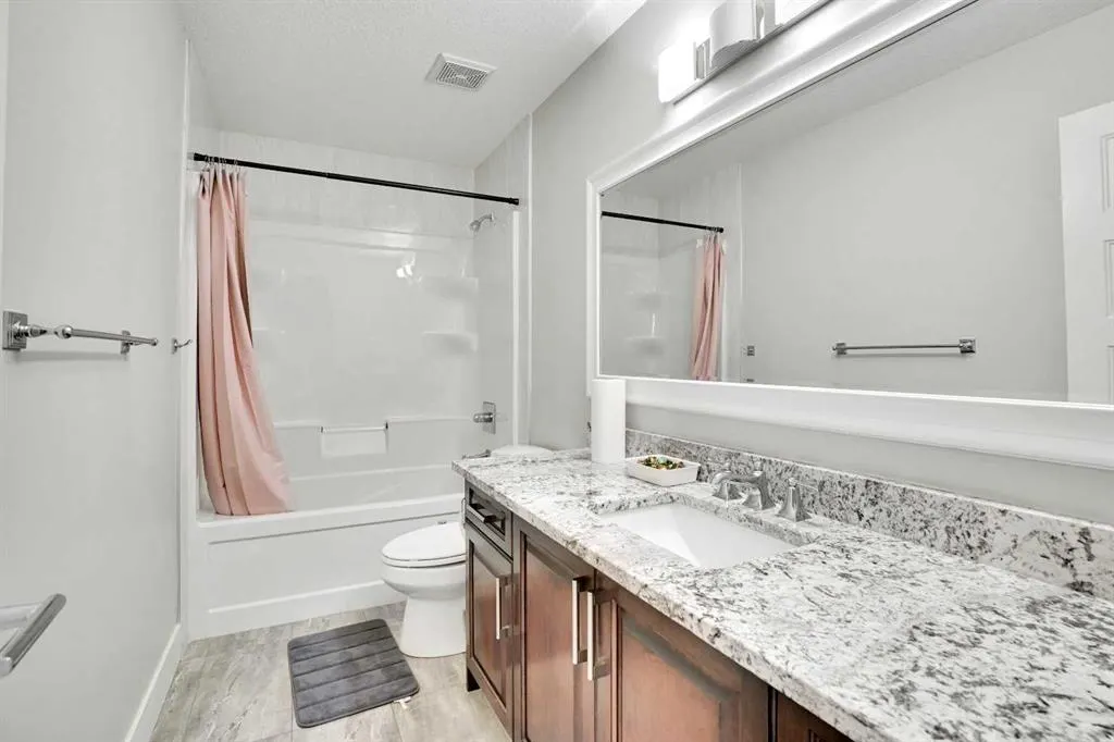 172 Kinniburgh Way Chestermere