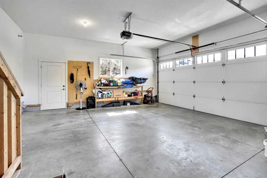 172 Kinniburgh Way Chestermere