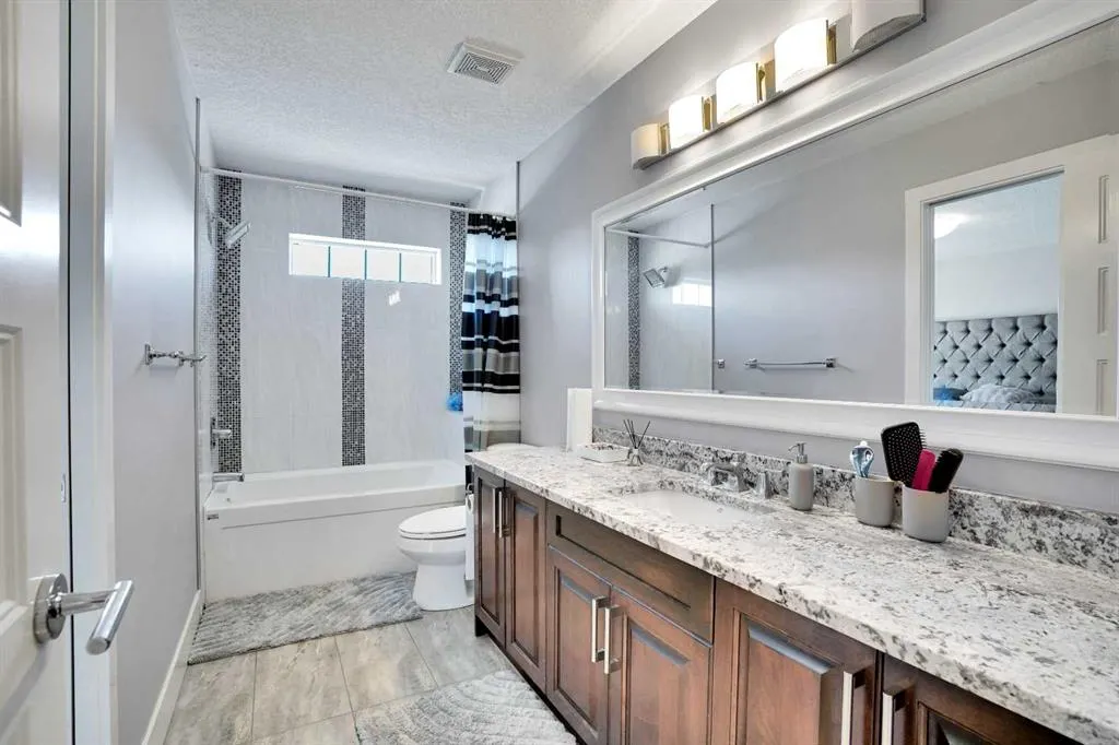 172 Kinniburgh Way Chestermere