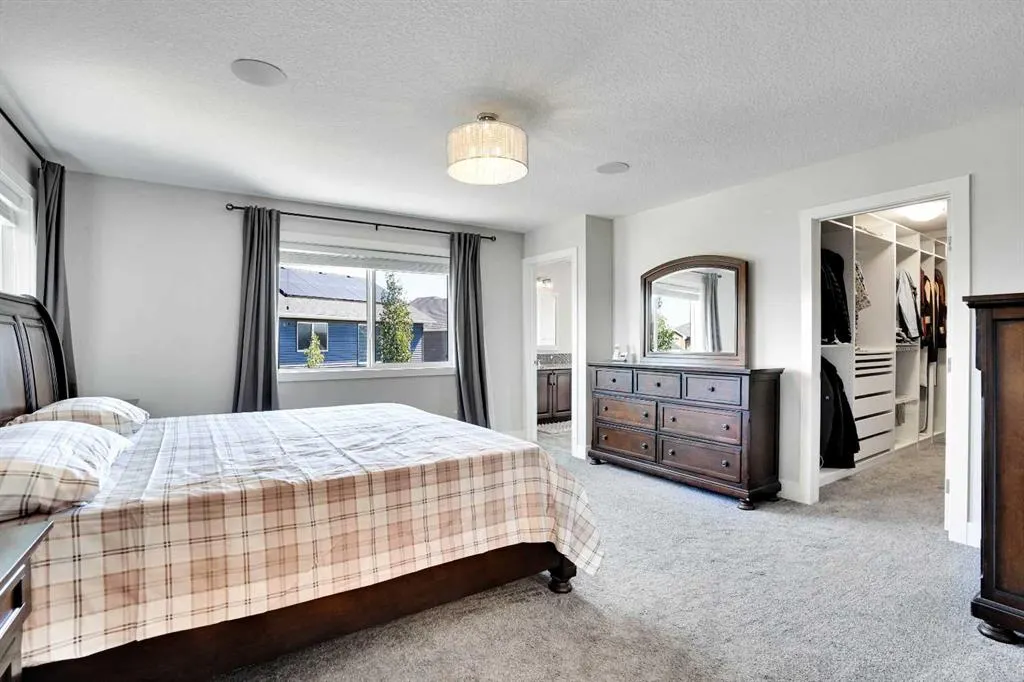 172 Kinniburgh Way Chestermere