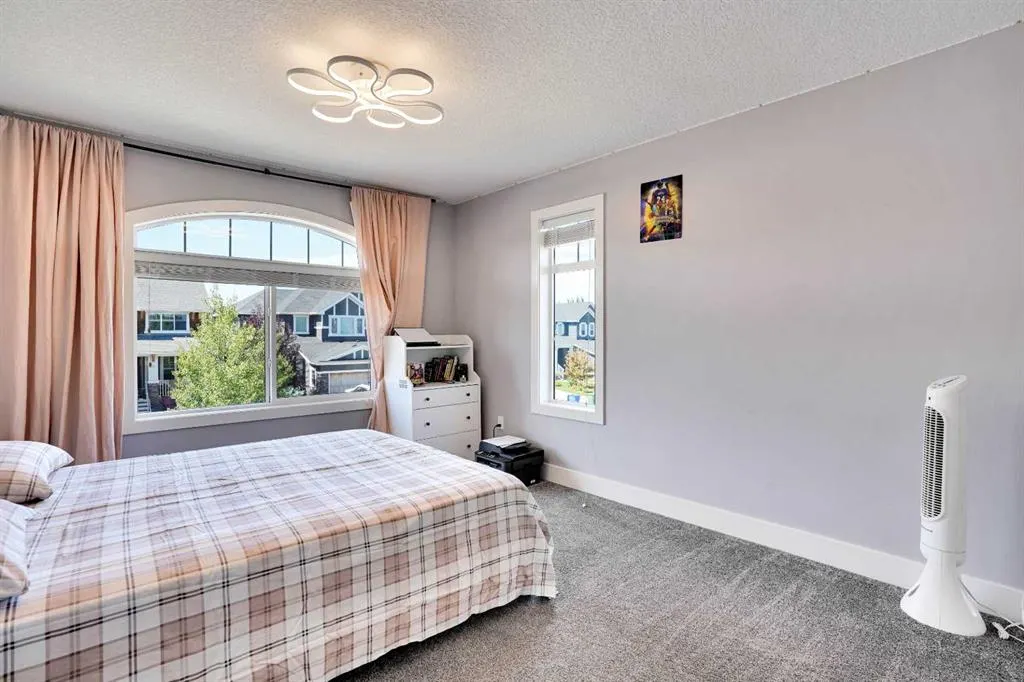 172 Kinniburgh Way Chestermere