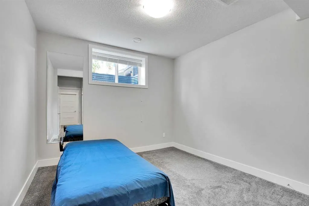 172 Kinniburgh Way Chestermere