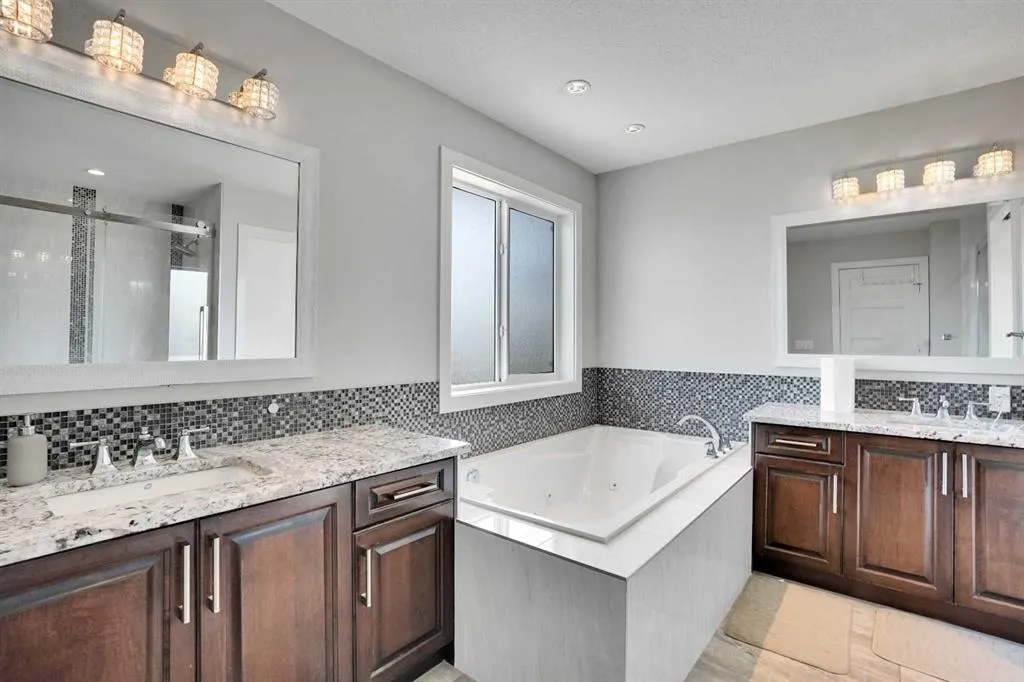 172 Kinniburgh Way Chestermere