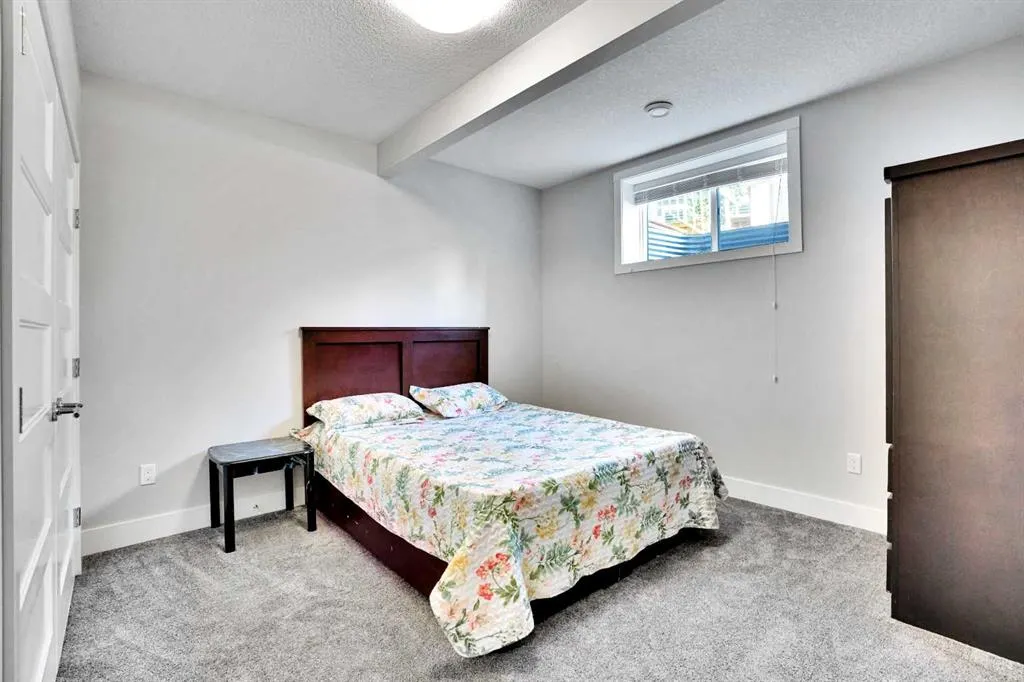 172 Kinniburgh Way Chestermere
