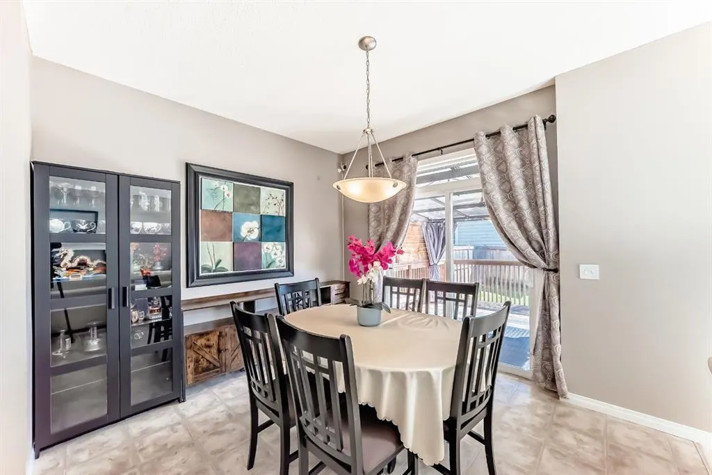 3 Saddlecrest Terrace NE