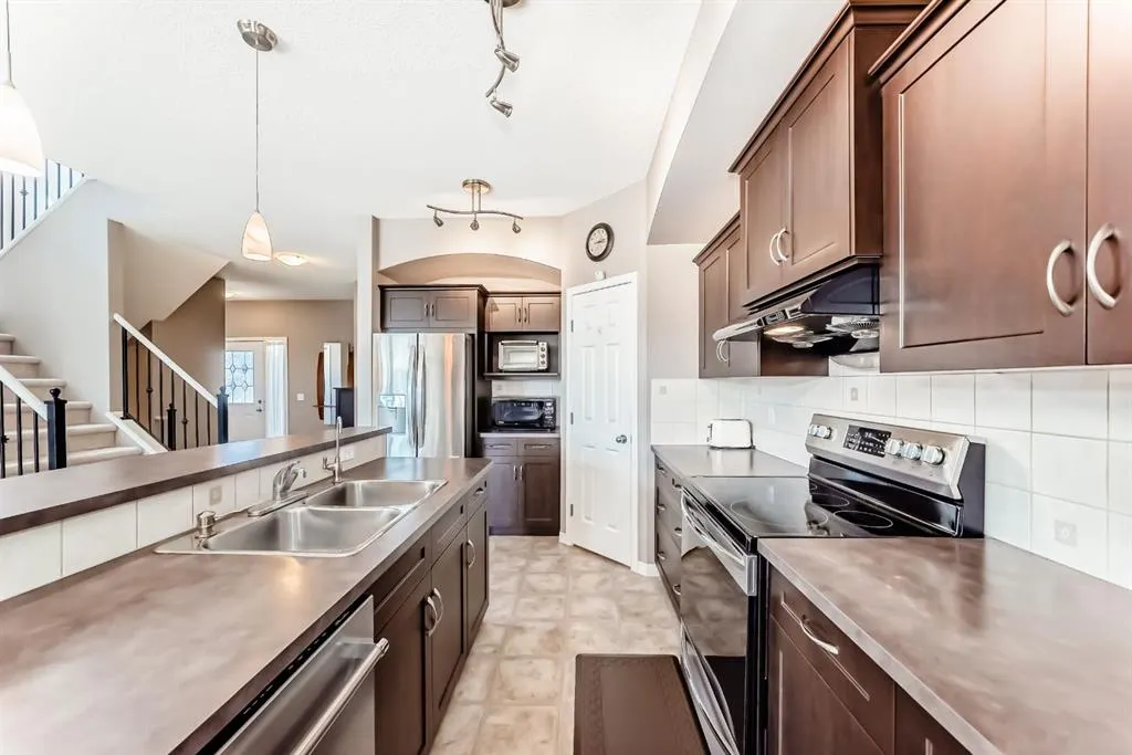 3 Saddlecrest Terrace NE
