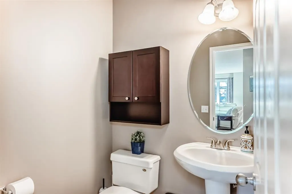 3 Saddlecrest Terrace NE