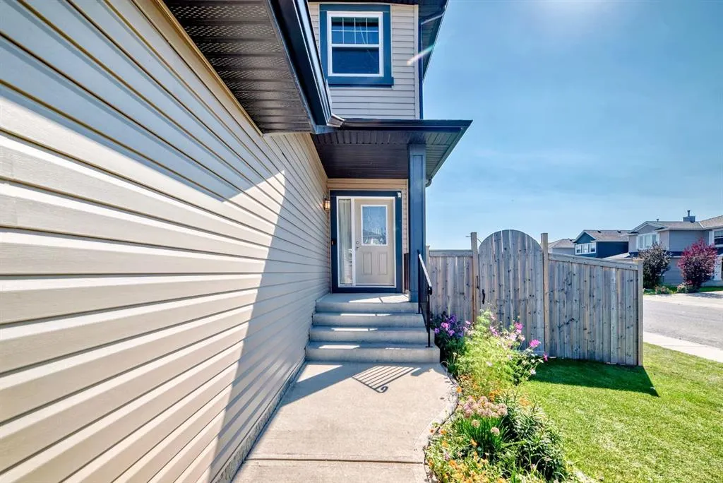 3 Saddlecrest Terrace NE