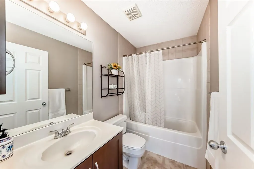 3 Saddlecrest Terrace NE