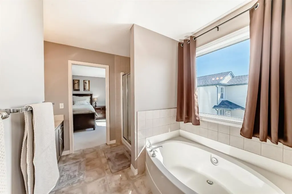 3 Saddlecrest Terrace NE