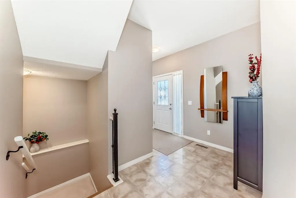 3 Saddlecrest Terrace NE