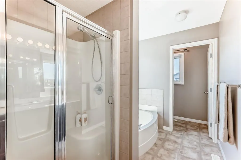 3 Saddlecrest Terrace NE