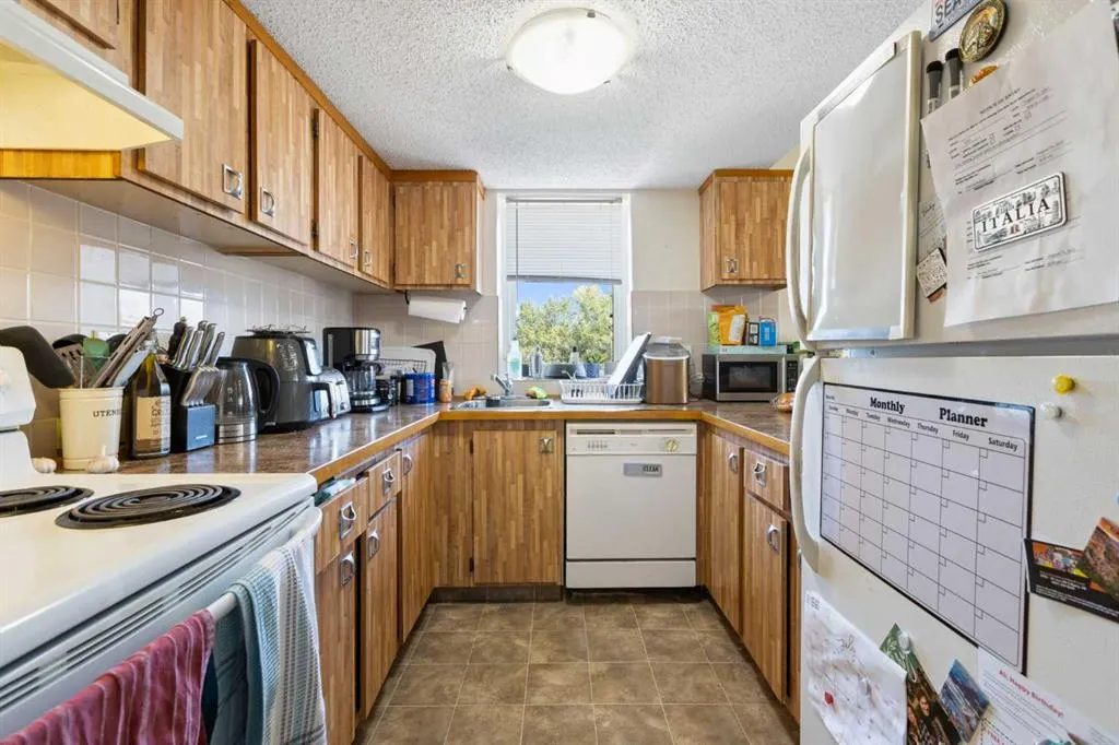 2200 Woodview Drive SW, #209